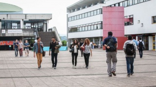Accueil Géant Campus à l'Université des Portes du Jura de Montbéliard : stand Elles bougent