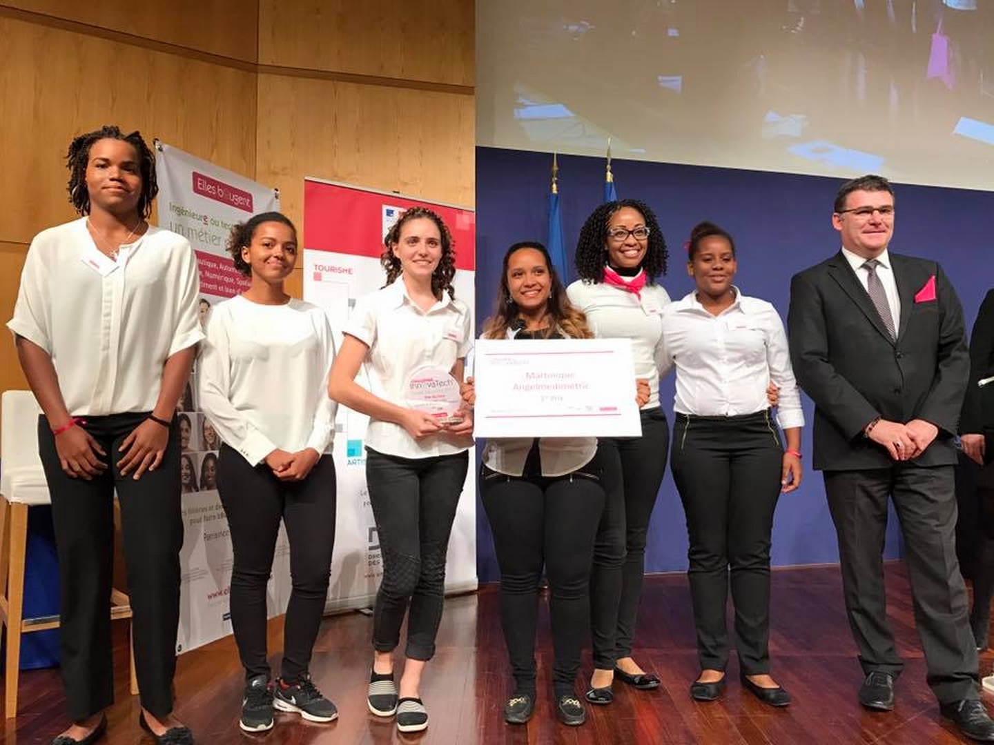 L'équipe Martinique, grande gagnante de la finale du challenge InnovaTech 2017 à Bercy