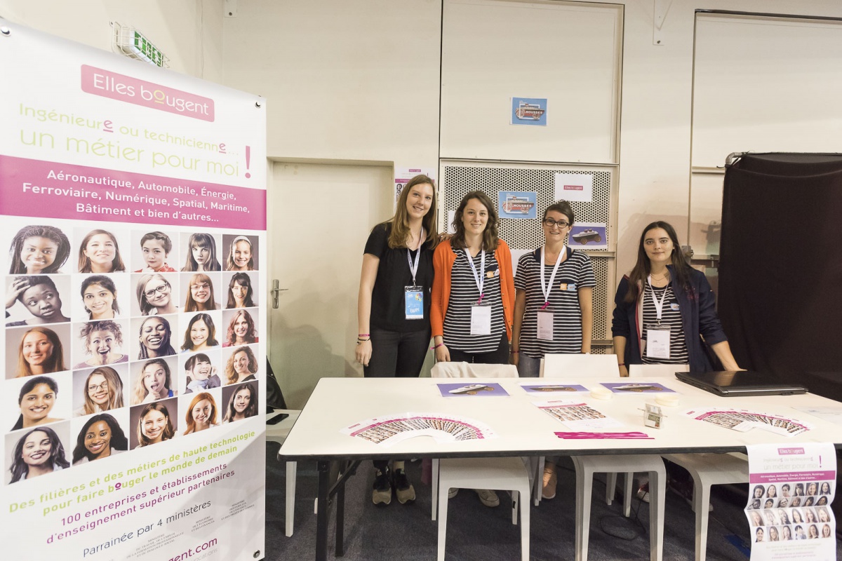 Finale Course en Cours : le stand de l'équipe Elles Bougent