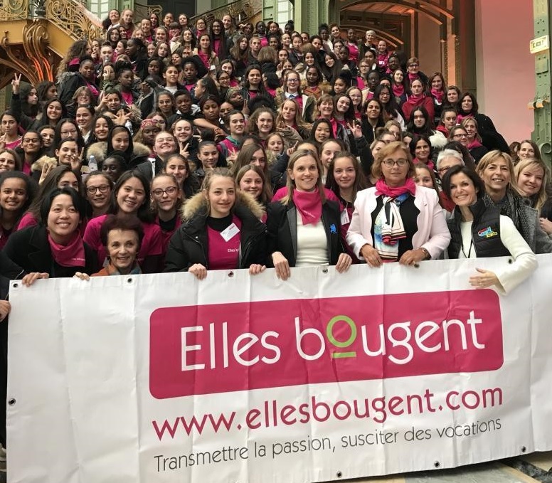 150 collégiennes Elles Bougent à l'Usine extraordinaire au Grand Palais