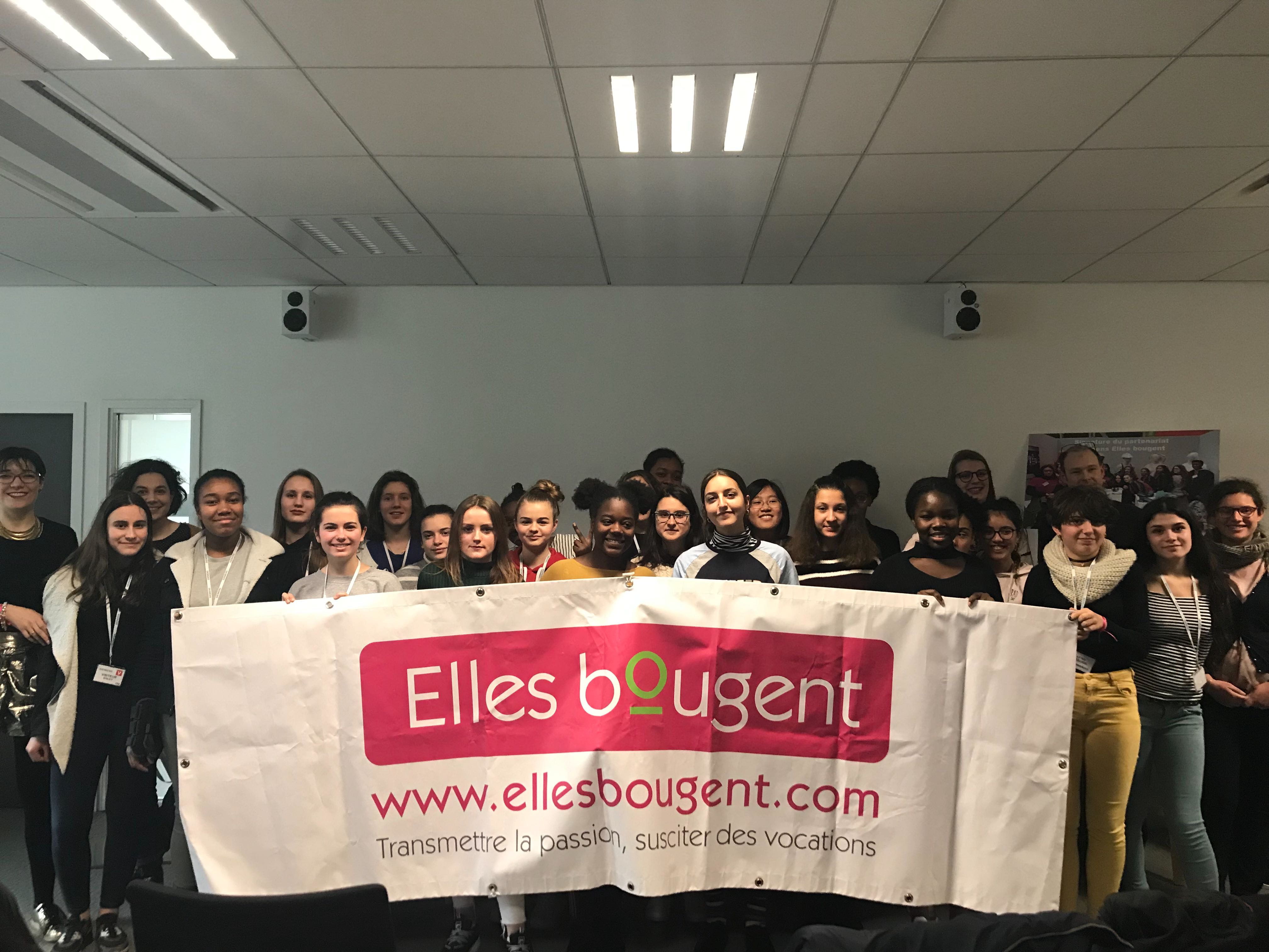 Photo de groupe Elles Bougent chez SIEMENS, à l'occasion de la signature du partenariat