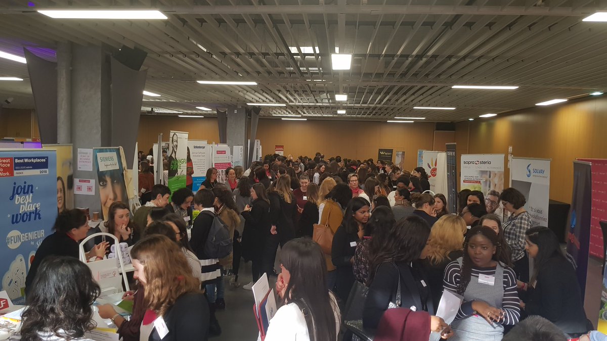 Les stands entreprises au Forum Réseaux et Carrières au Féminin d'Elles Bougent 2019