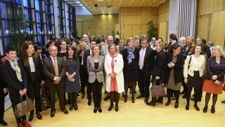 Cérémonie de remise des insignes d'Officier de l'Ordre National du Mérite à Marie-Sophie Pawlak