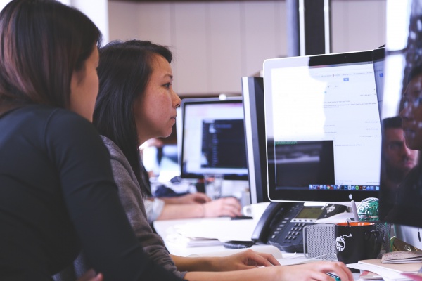 Trop peu de femmes dans le secteur du numérique