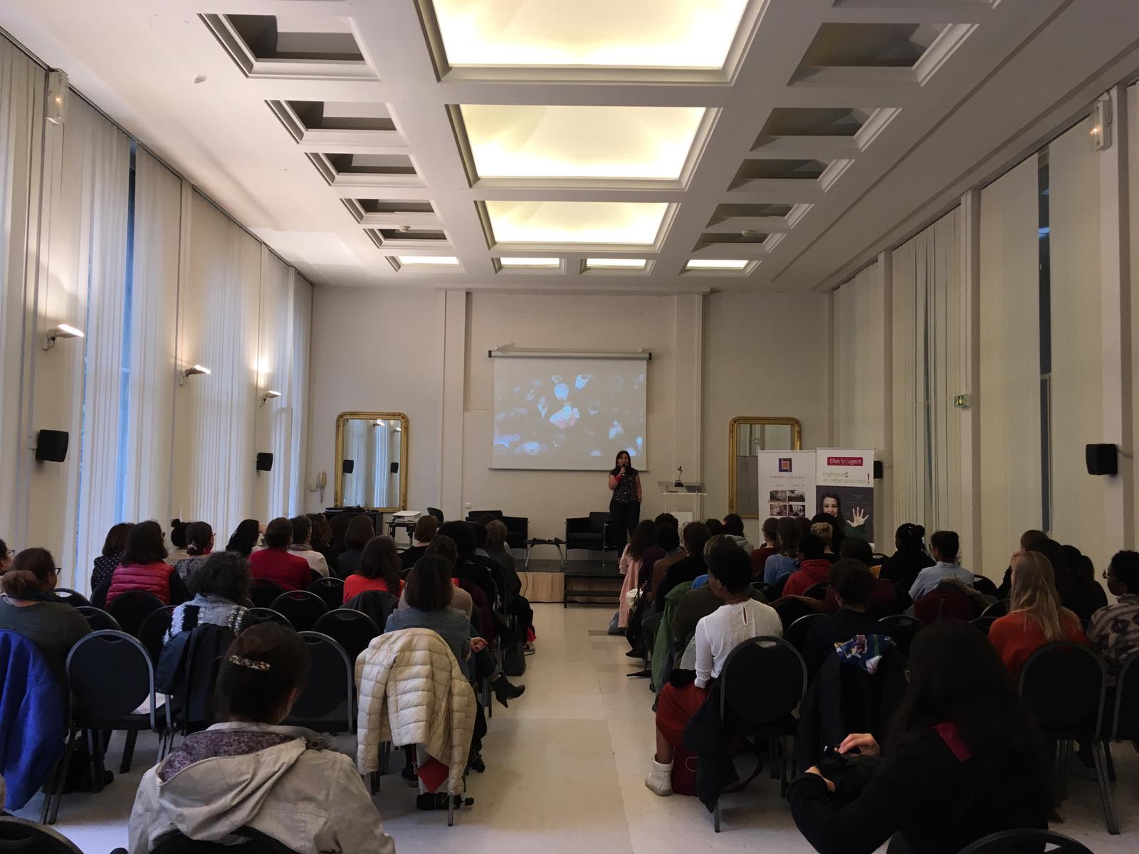 Happy Hour des marraines Ile-de-France sur le thème de la voix des femmes dans des milieux masculins, avec une conférence animée par la coach vocale Begona Chentouf