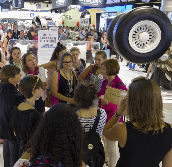 Les atouts de la mixité dans les métiers de l'aéronautique avec elles bougent