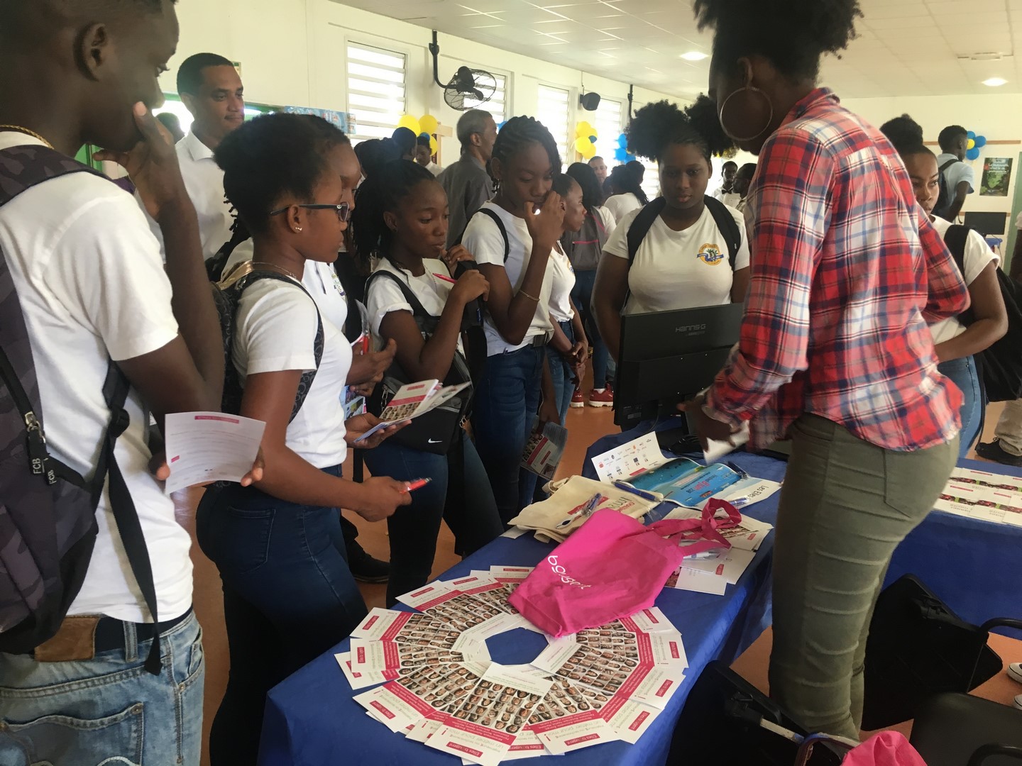 Elles Bougent pour le bâtiment au Lycée Bertène Juminer au Lamentin, en Guadeloupe 