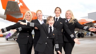 Pilots on tour : Les femmes pilotes d'easyJet partent à la rencontre des collégiennes