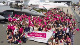 Embarquement immédiat pour 300 femmes au Salon International de l’Aéronautique et de l’Espace
