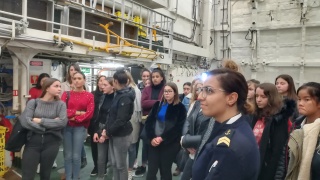 Second Maître Bouchra (Marraine Elles bougent au sein de la Marine nationale) : « De la blouse à l’uniforme ! »