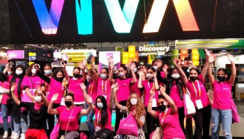 Les marraines Elles bougent font visiter VivaTech à des collégiennes ! 