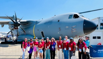 ✈️ Aéronautique, spatial et rencontres inspirantes : les jeunes Auboises au Paris Air Show 2025 !
